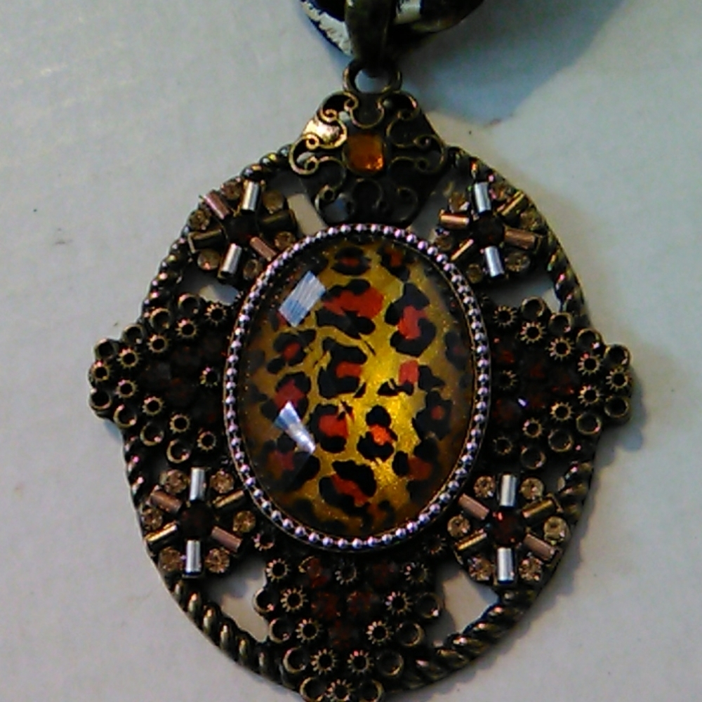 Nwt Leopard  necklace - Picture 7 of 8